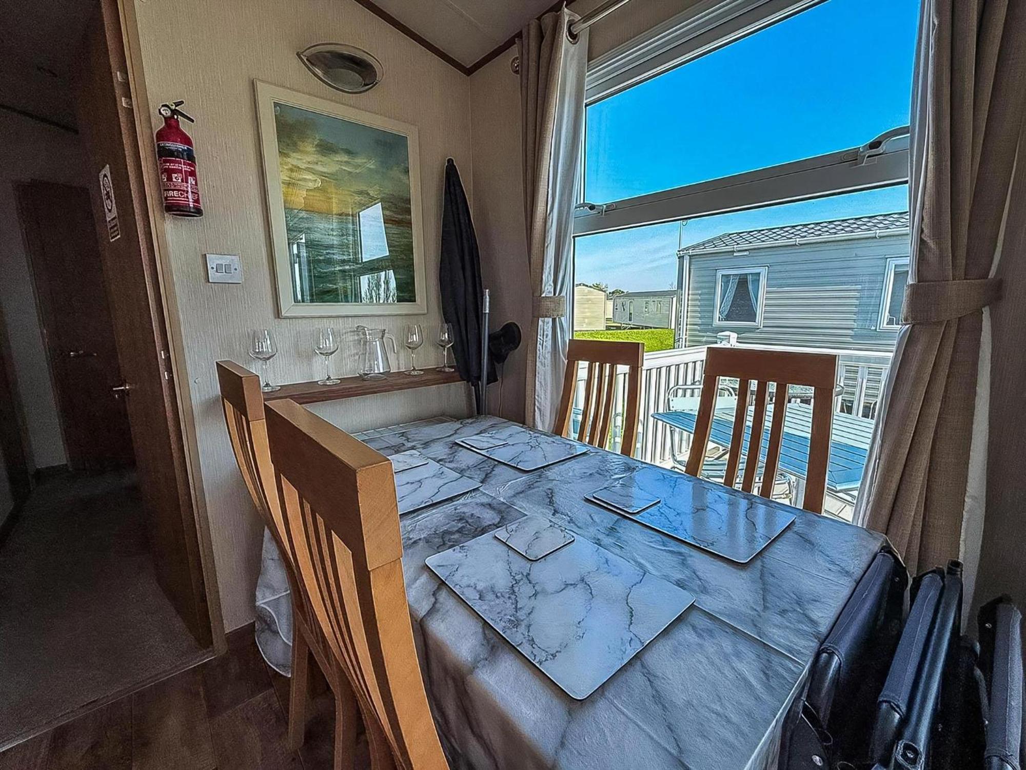 Stunning 6 Berth Caravan With Decking At Southview Holiday Park Ref 33175V Skegness Esterno foto